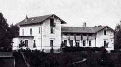 Mustvalge foto koguduse hoonest 1926–1941